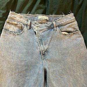 *SOLD* Abercrombie & Fitch The 90s Straight Ultra High Rise